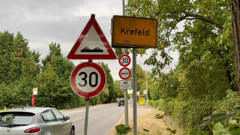 Bodenwellen, Tempo 30 und ein Blitzer : Ärger um die Nieper Straße in Krefeld