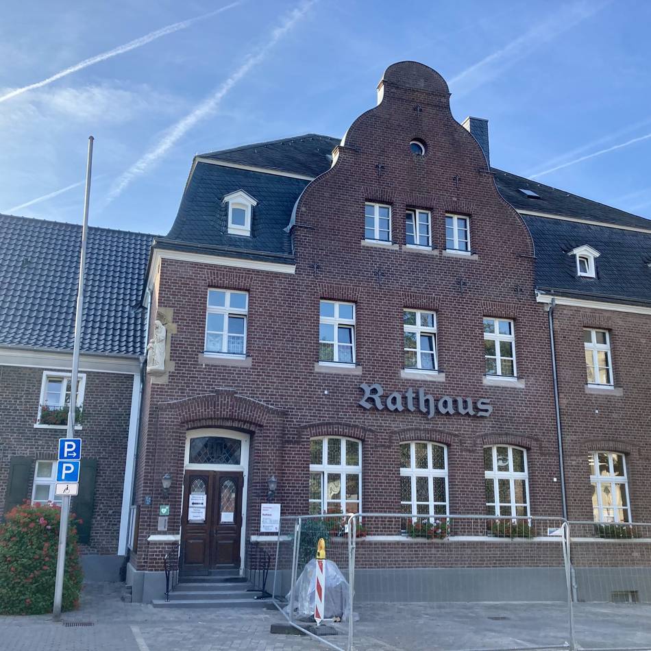 Mehrkosten über 500.000 Euro: Gebäude maroder als gedacht – Ausgaben für Rathaus-Sanierung in Kerken steigen