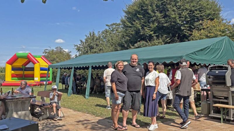 Feiern und Gutes tun: Sommerfest in Achterhoek bringt Spende für Kinderhospiz in Krefeld