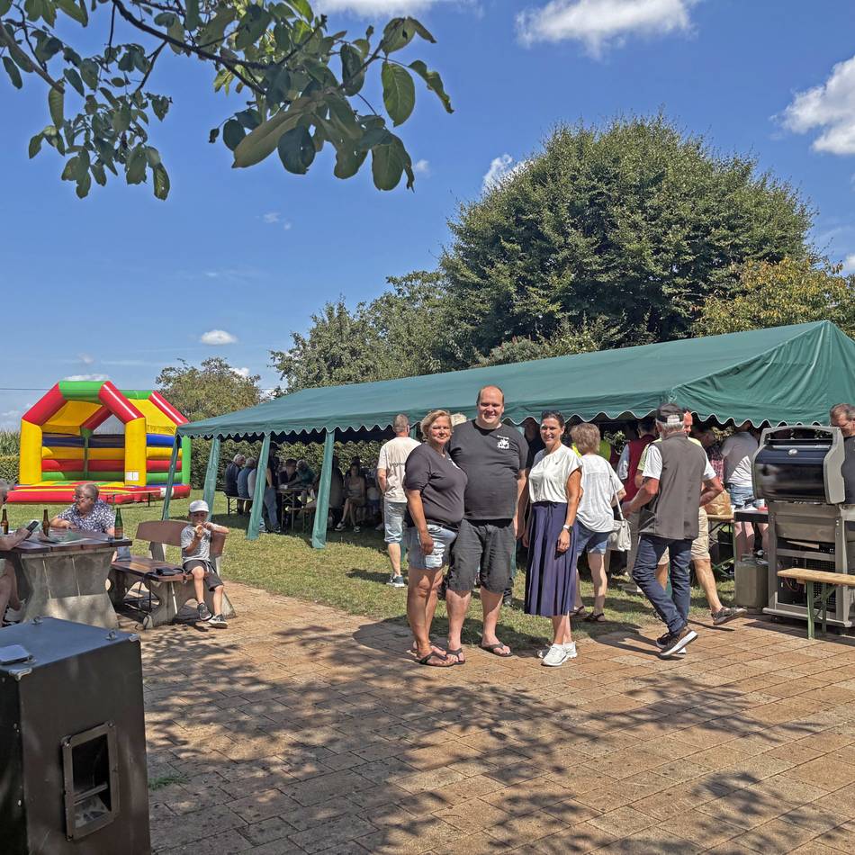 Feiern und Gutes tun: Sommerfest in Achterhoek bringt Spende für Kinderhospiz in Krefeld