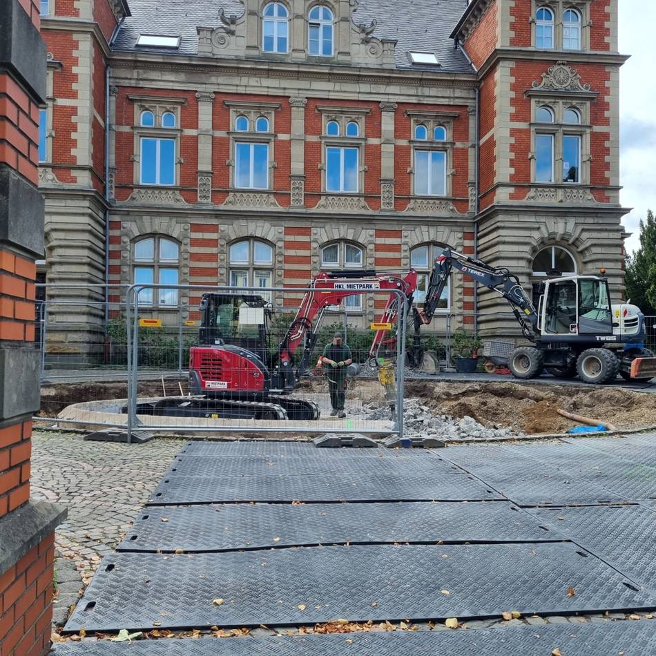 220.000 Euro für Sanierung: Baustelle am Ständehaus – Mack-Kunstwerk wird repariert