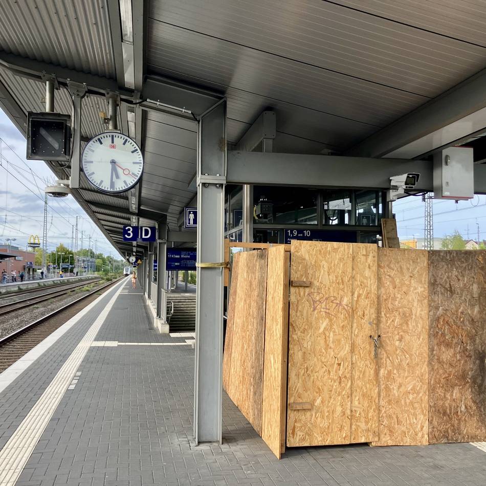 Hauptbahnhof Solingen: Bahnkunden gucken in die Röhre – gesperrter Aufzug bremst Behinderte aus