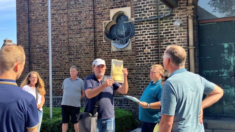 Mit Georg Schmitz durch einen alten Stadtteil von Neuss: „Das lebende Lexikon von Hoisten“