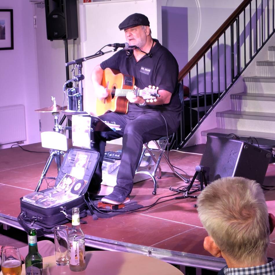 Konzert im Hückeswagener Kultur-Haus Zach: Folk, Oldies und Blues – erdiger Abend mit „Dr. Mojo“
