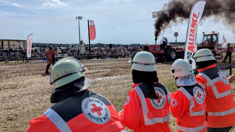 Sanitätskräfte stehen bereit: DRK sichert Tractor Pulling in Sonsbeck ab