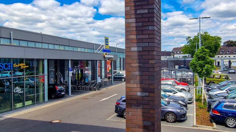 Parken in Geldern: Zeitlimit auf Edeka-Parkplatz an Sonn- und Feiertagen aufgehoben