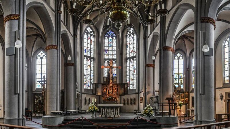Licht-Blicke: Fensterführung in der Klever Stiftskirche