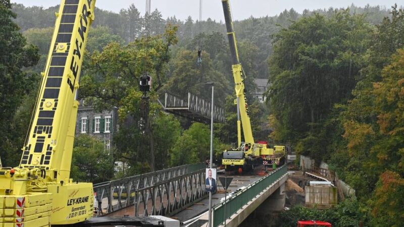 Landesbetrieb Straßen NRW in Radevormwald: Abbau der Behelfsbrücke in Dahlhausen – Sperrung!