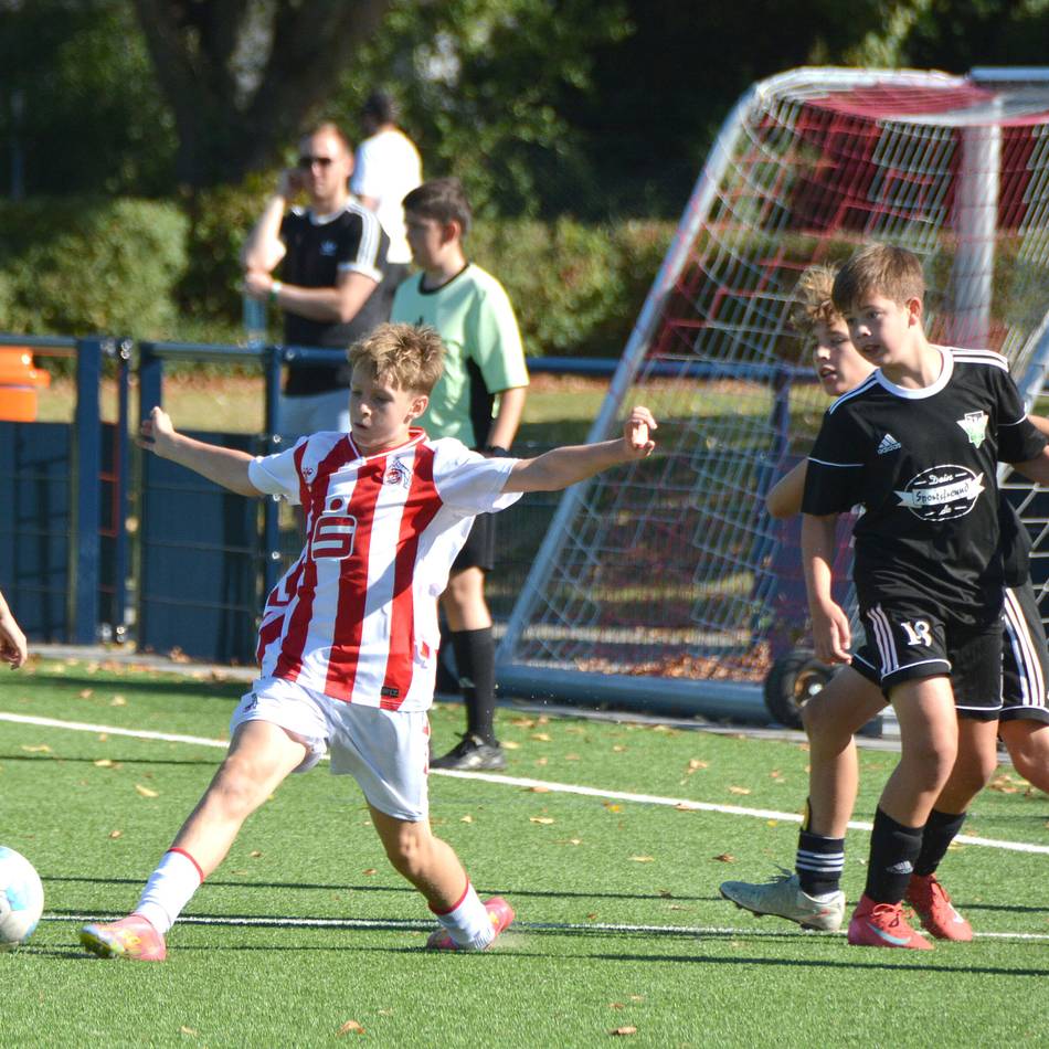 Hochspannung beim U14-Turnier in Neuss bis zum Finale: Rheinderby beim Novesia-Cup geht an Fortuna Düsseldorf