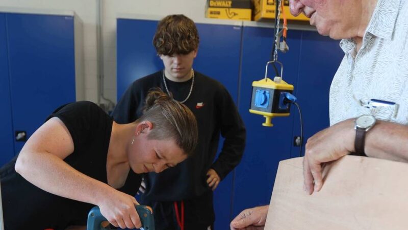 Ferienvergnügen in Leverkusen: Schüler schnuppern im Herbst in MINT-Berufe hinein