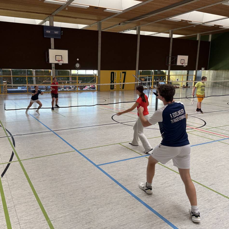 RTV richtet Jugendbezirksmeisterschaften im Badminton aus: Der schnellste Sport der Welt in Rade
