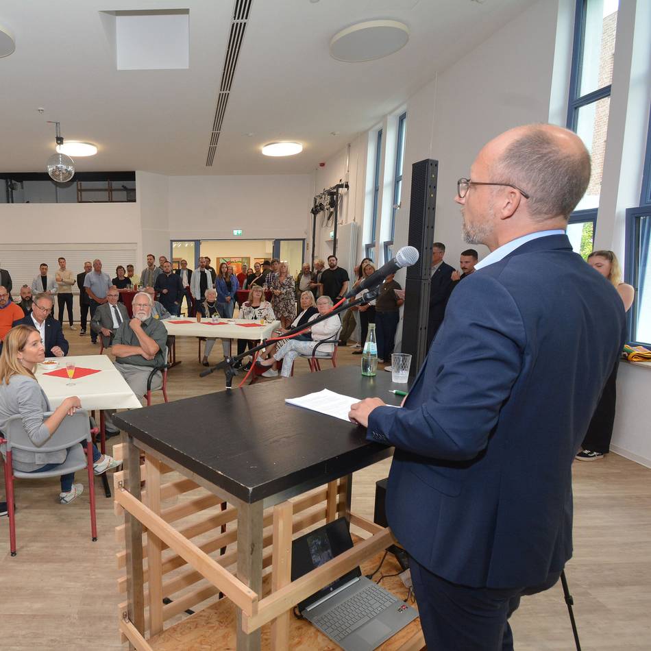 Neusser Jugendzentrum „Kontakt Erfttal“ feiert endlich Neueröffnung: „Es war eine Zumutung für die Kinder“