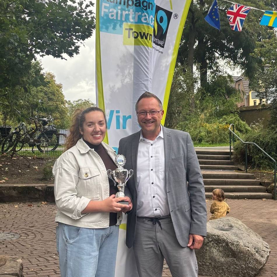 Auszeichnung für Engagement: Jugendherberge Xanten erhält Fairtrade-Pokal der Stadt