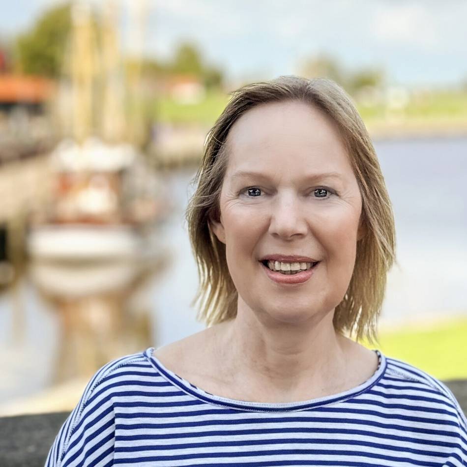 Wuppertalerin spricht in Hückeswagen über die Nordsee: Wenn der Strickzirkel ermittelt – Autorenlesung in der Stadtbibliothek
