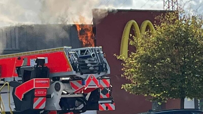 Schnellrestaurant in Kaarst: Feuerwehr im Einsatz – Brand bei McDonald’s