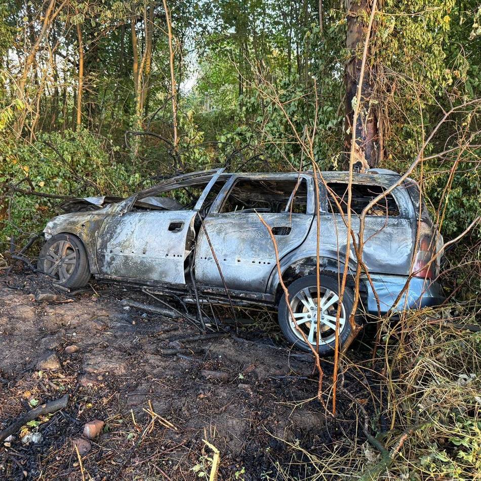 Verkehrsunfall in Xanten: Ersthelfer retten Fahrer aus Auto – Fahrzeug brennt aus