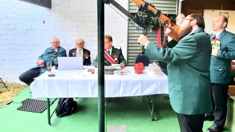 Schützenfest in Wesel: Daniel Heyne trifft als Erster und sichert sich den Reichsapfel