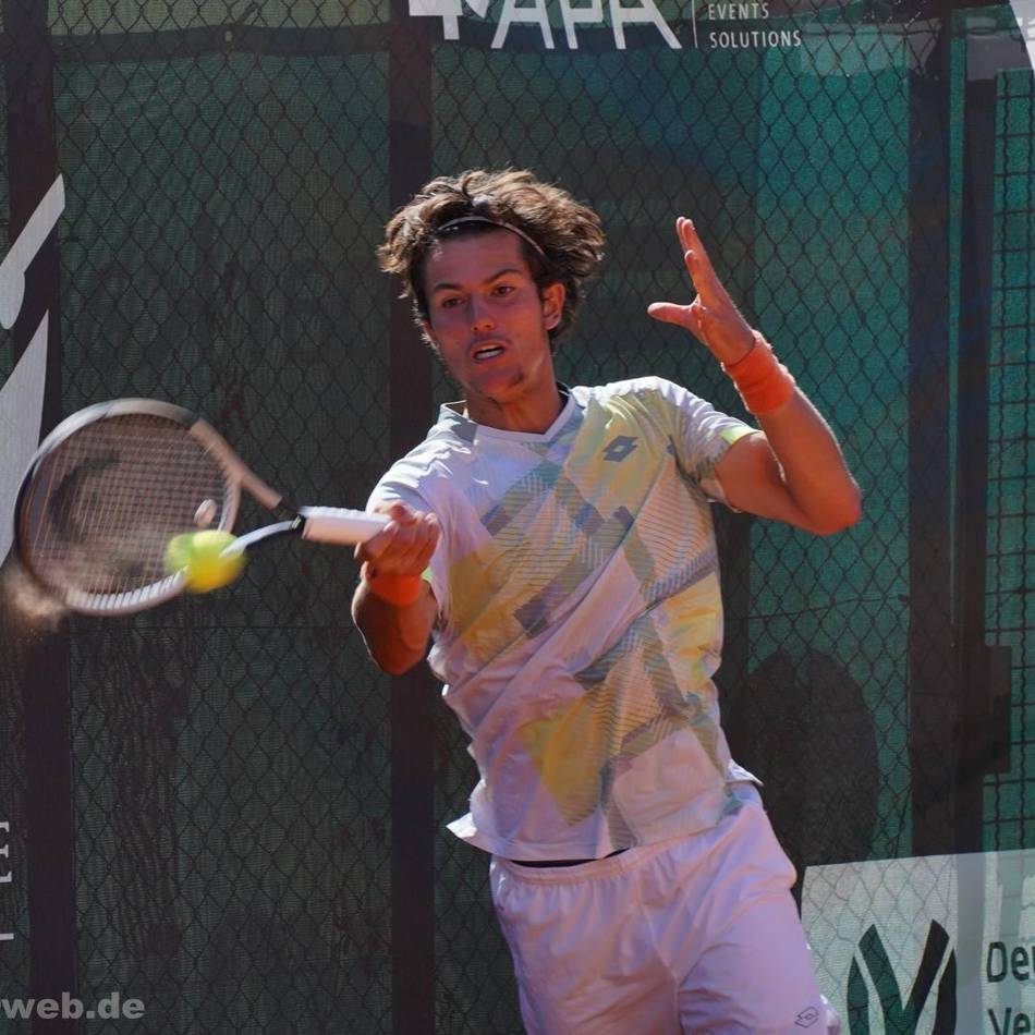 Tennisturnier Kirschbaum International in Meerbusch: Gilles Arnaud Bailly schlägt die Nummer eins
