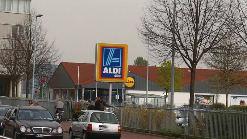 Pilotprojekt in Krefeld: „Feierabendparken“ bei Aldi soll bald starten