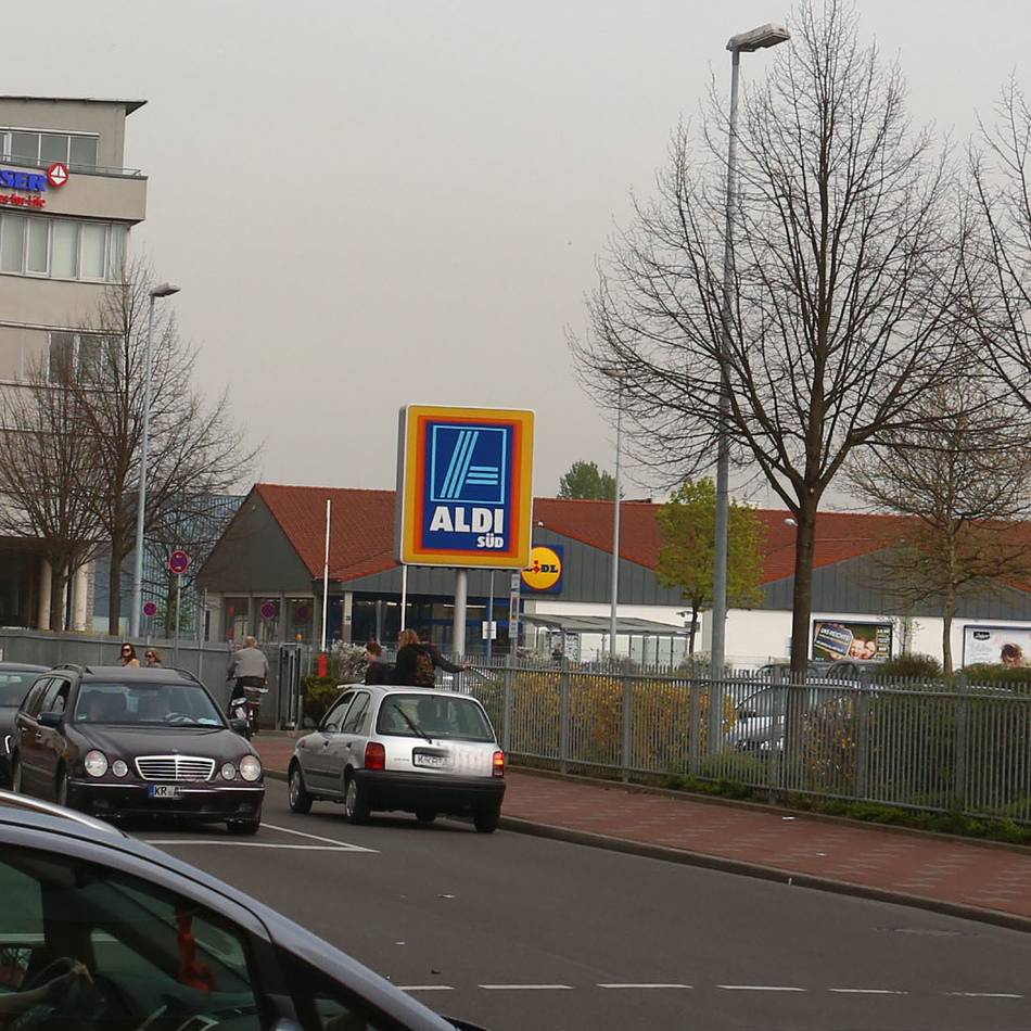 Pilotprojekt in Krefeld: „Feierabendparken“ bei Aldi soll bald starten