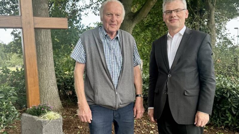 Aufstellung in Meerbusch: „Ein Symbol der Hoffnung“ – Wegkreuze in Ilverich und Nierst sollen auch zum Innehalten einladen