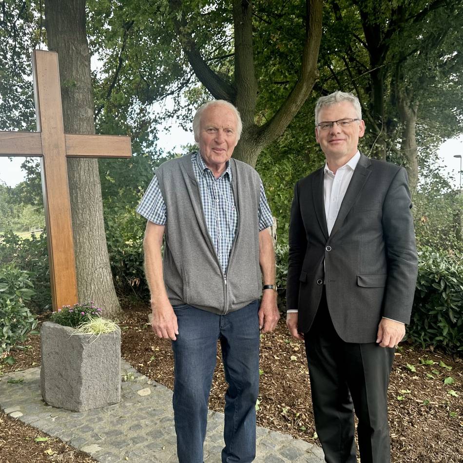 Aufstellung in Meerbusch: „Ein Symbol der Hoffnung“ – Wegkreuze in Ilverich und Nierst sollen auch zum Innehalten einladen