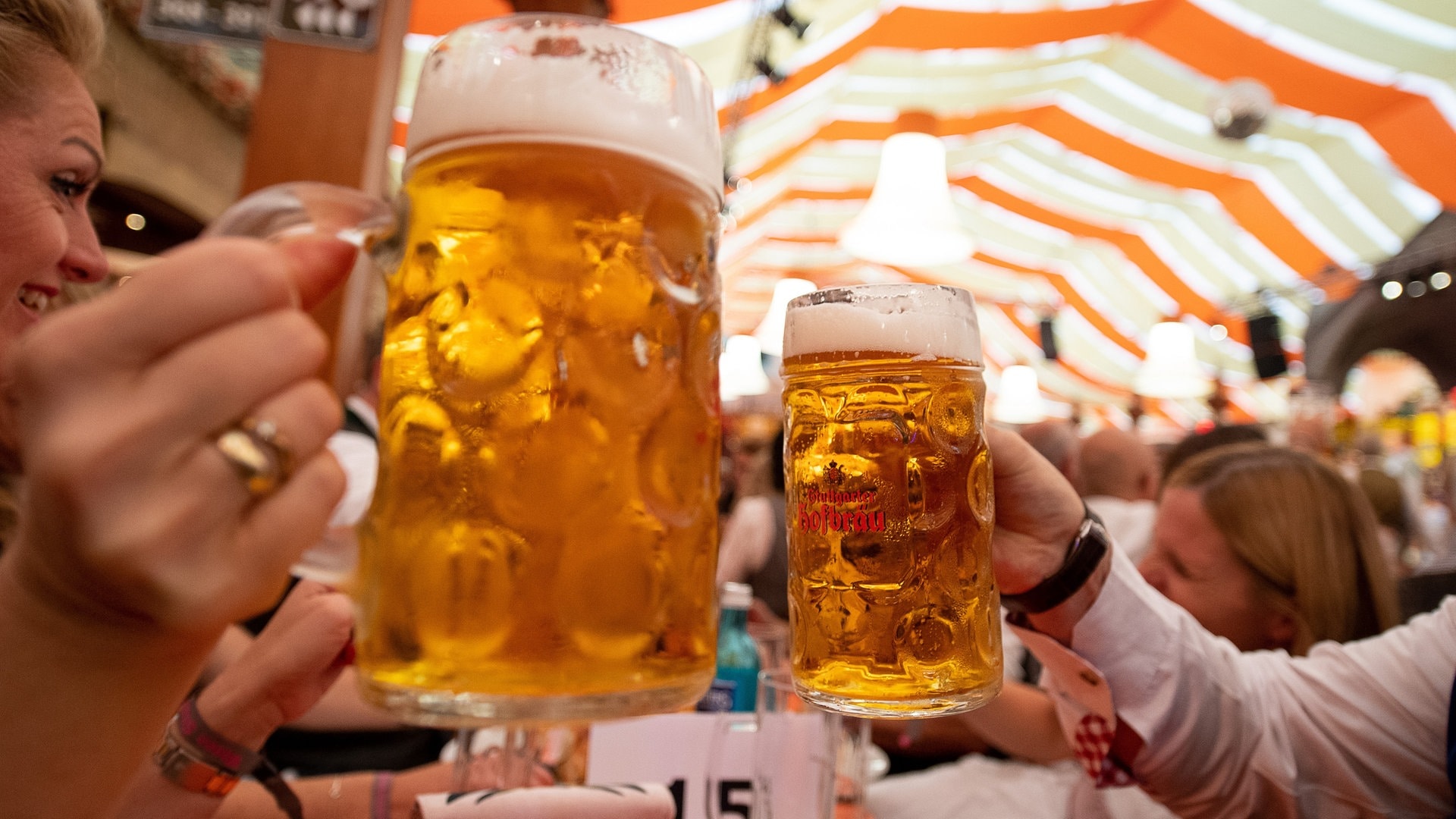 Interview mit Konsumforscherin: Warum man bereit ist, auf einem Volksfest so viel Geld auszugeben