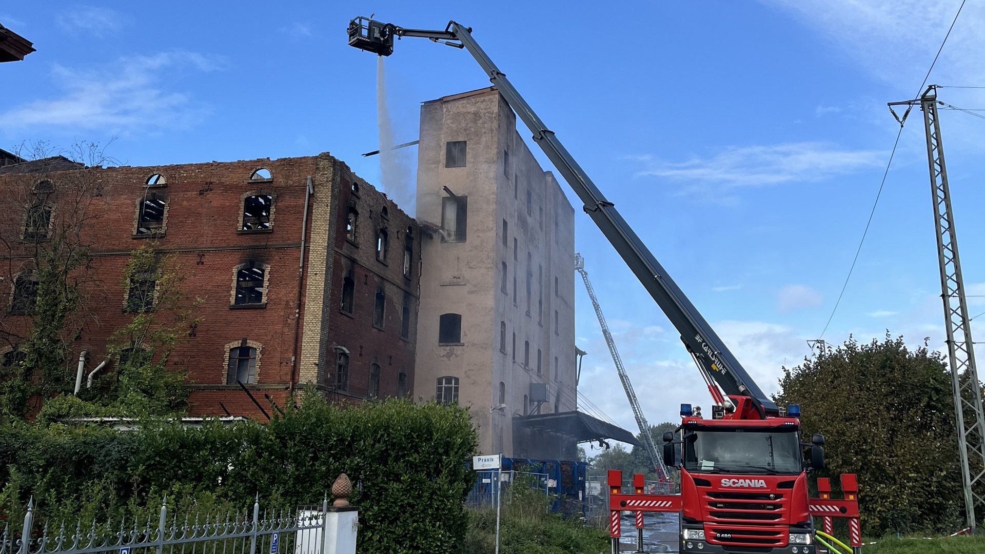 Gengenbach: Millionenschaden durch Feuer in Rubin-Mühle – Schwarzwaldbahn gesperrt