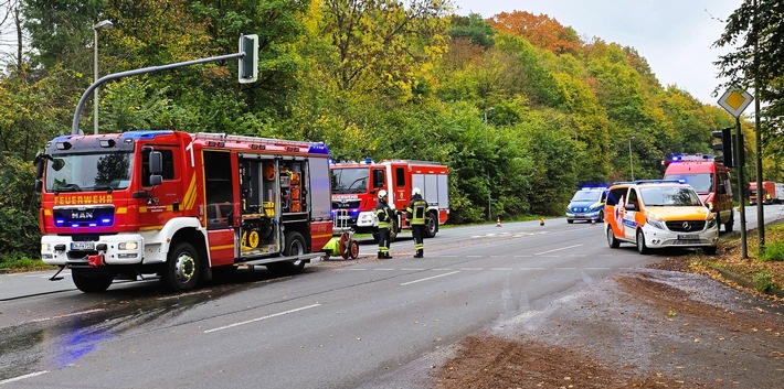 FW-EN: Verkehrsunfall zwischen Lastwagen und E-Fahrzeug