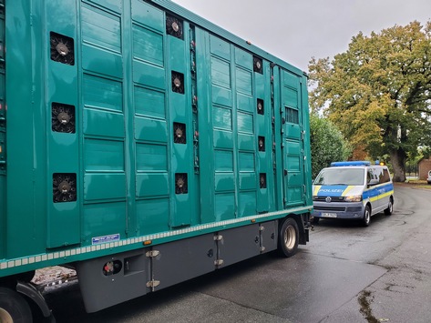 POL-CUX: Gemeinsame Pressemeldung der Polizeiinspektion Cuxhaven und des Bereichs Veterinärwesen des Landkreises Cuxhaven – Kontrolle von Tiertransporten – Behördenübergreifende Zusammenarbeit