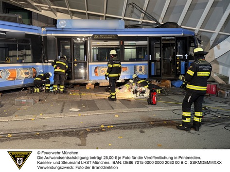 FW-M: Straßenbahn entgleist in Haltestelle (Schwabing)