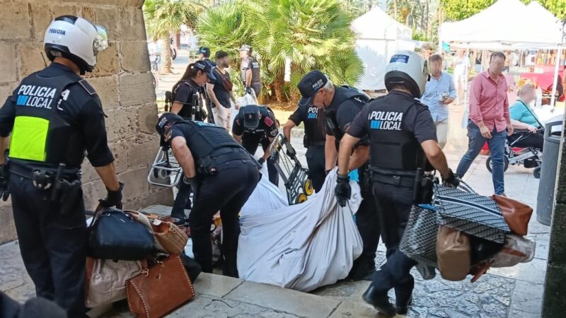 Razzia an beliebtestem Touri-Spot auf Mallorca: Fünf Container gefälschte Waren von illegalen Straßenhändlern beschlagnahmt