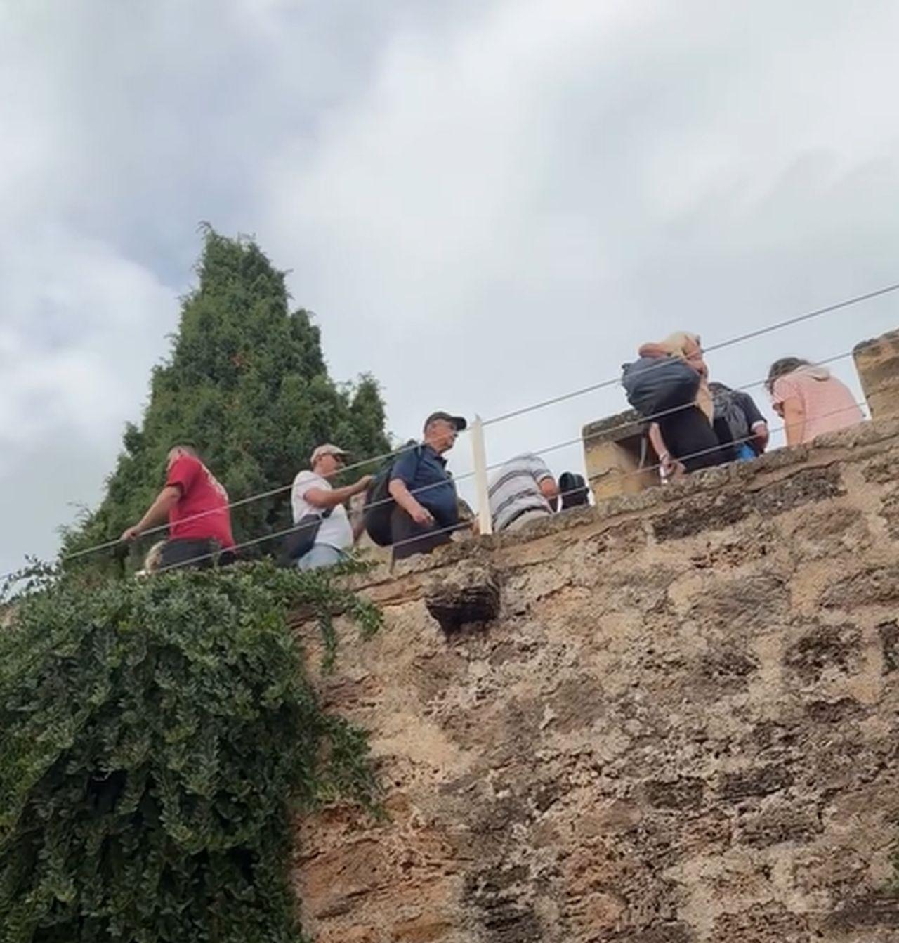 Getarnte Taschendiebe in Aktion gefilmt: So dreist werden Urlauber auf Mallorca beklaut