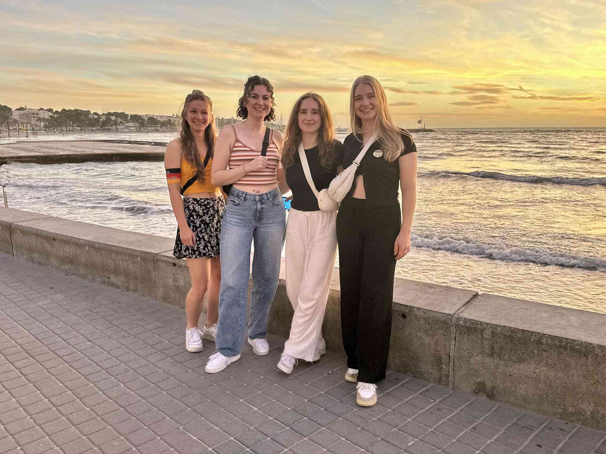 „Kulturprogramm? Eher nicht!“ – So erleben deutschsprachige Partyurlauber das Ballermann-Closing auf Mallorca