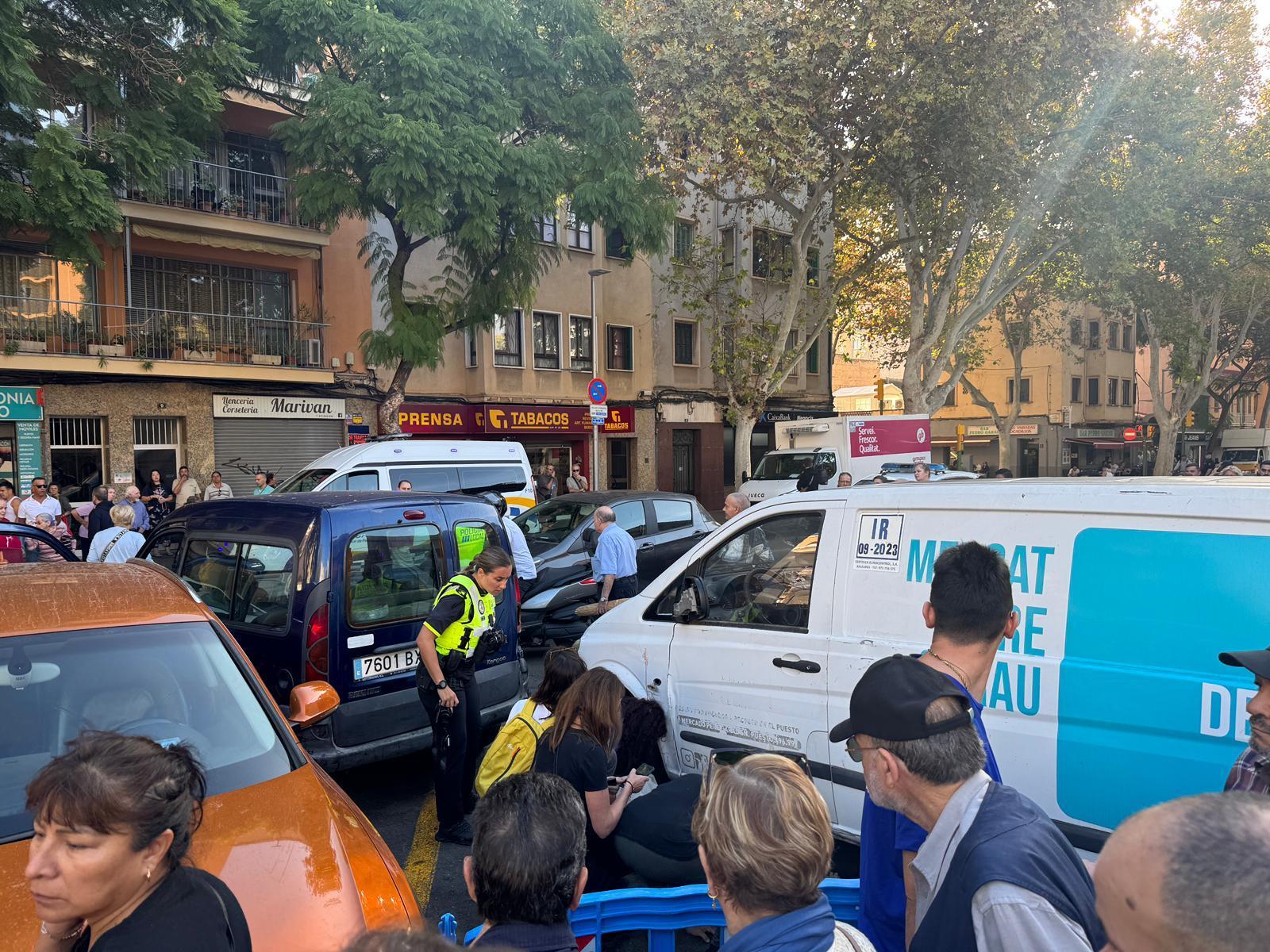 Drama an beliebtem Mallorca-Markt: Lieferwagen überrollt Passantin!