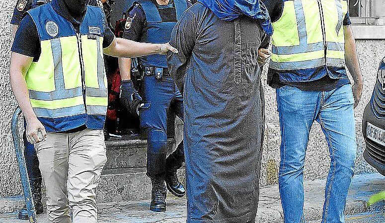 Terrorprozess in Madrid: Islamisten wollten offenbar Passanten auf Mallorca erstechen