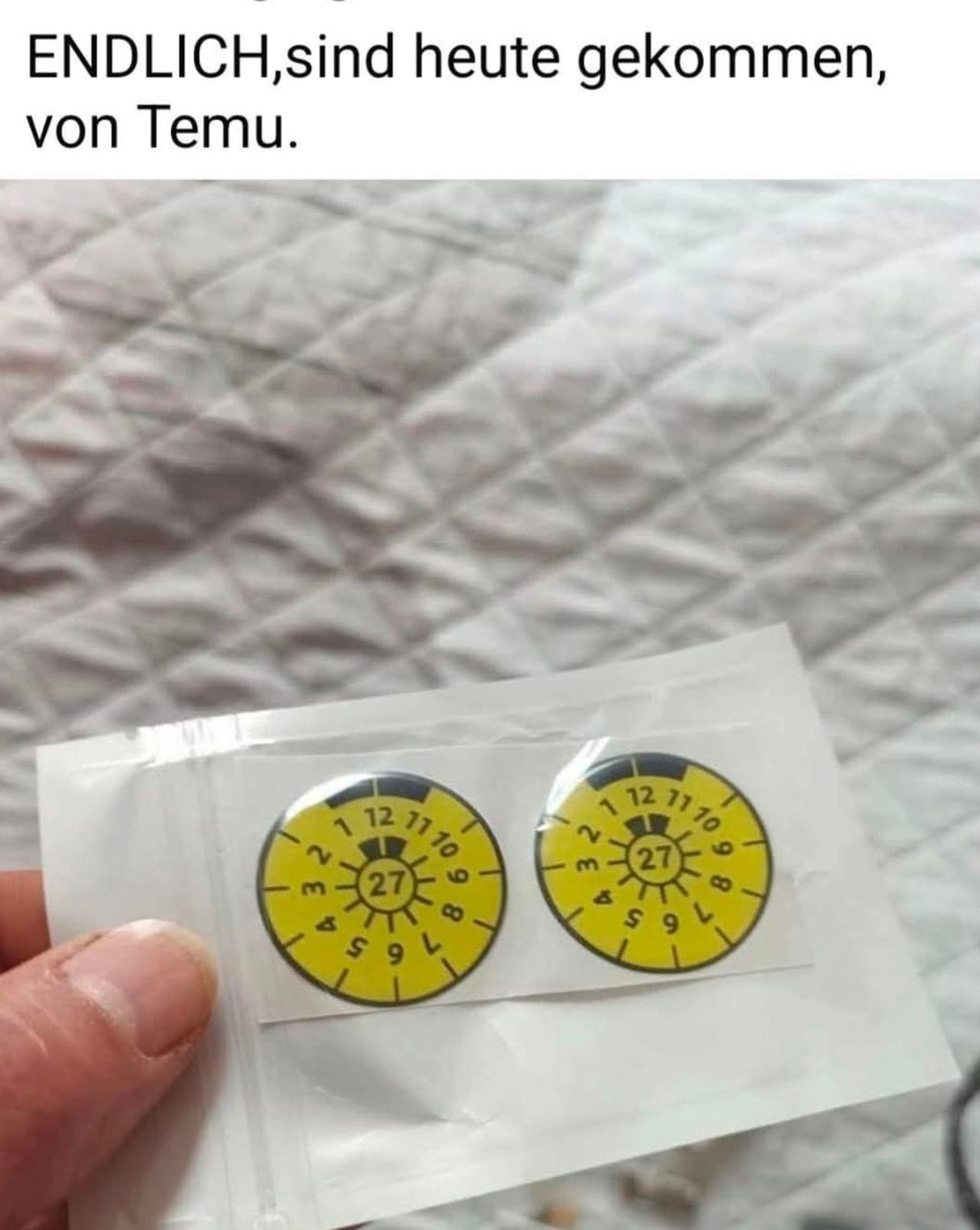 Für ein paar Euro im Internet bestellbar: Gefälschte deutsche TÜV-Plaketten auch auf Mallorca im Umlauf?