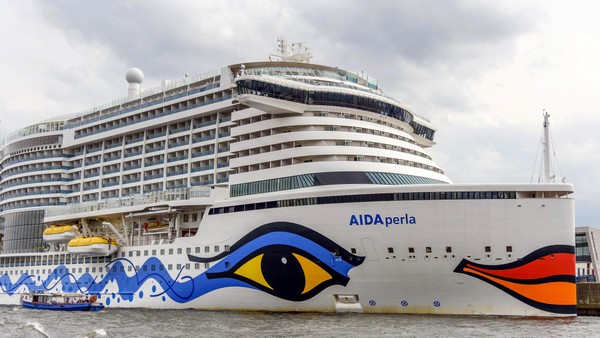 „Aidaperla“ sitzt wegen Sturms im Hamburger Hafen fest