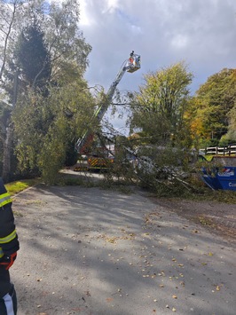 FW-EN: Sturmschaden an der Kleinbeckstraße