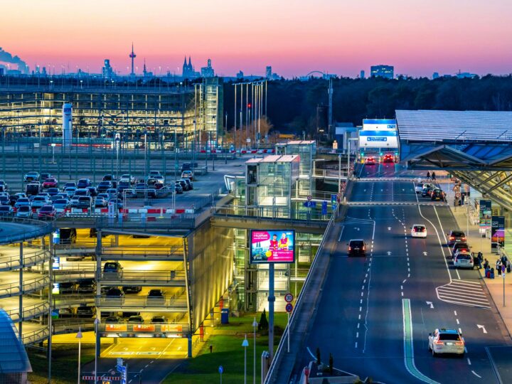 Kostenfalle: Preisunterschiede von bis zu 262 Euro beim Parken am Flughafen Köln/Bonn
