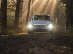 Soll bis 2035 verlängert werden: Klingbeil will E-Autos weiterhin von Kfz-Steuer befreien