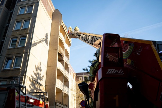 FW Dresden: Brand in einem Wohnhochaus