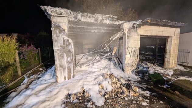 POL-HRO: Brand einer Doppelgarage in Boizenburg