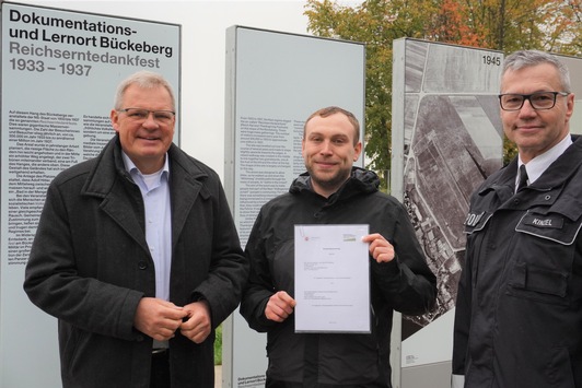 POL-HM: Bückeberg und Polizei starten Kooperation für Demokratieschutz