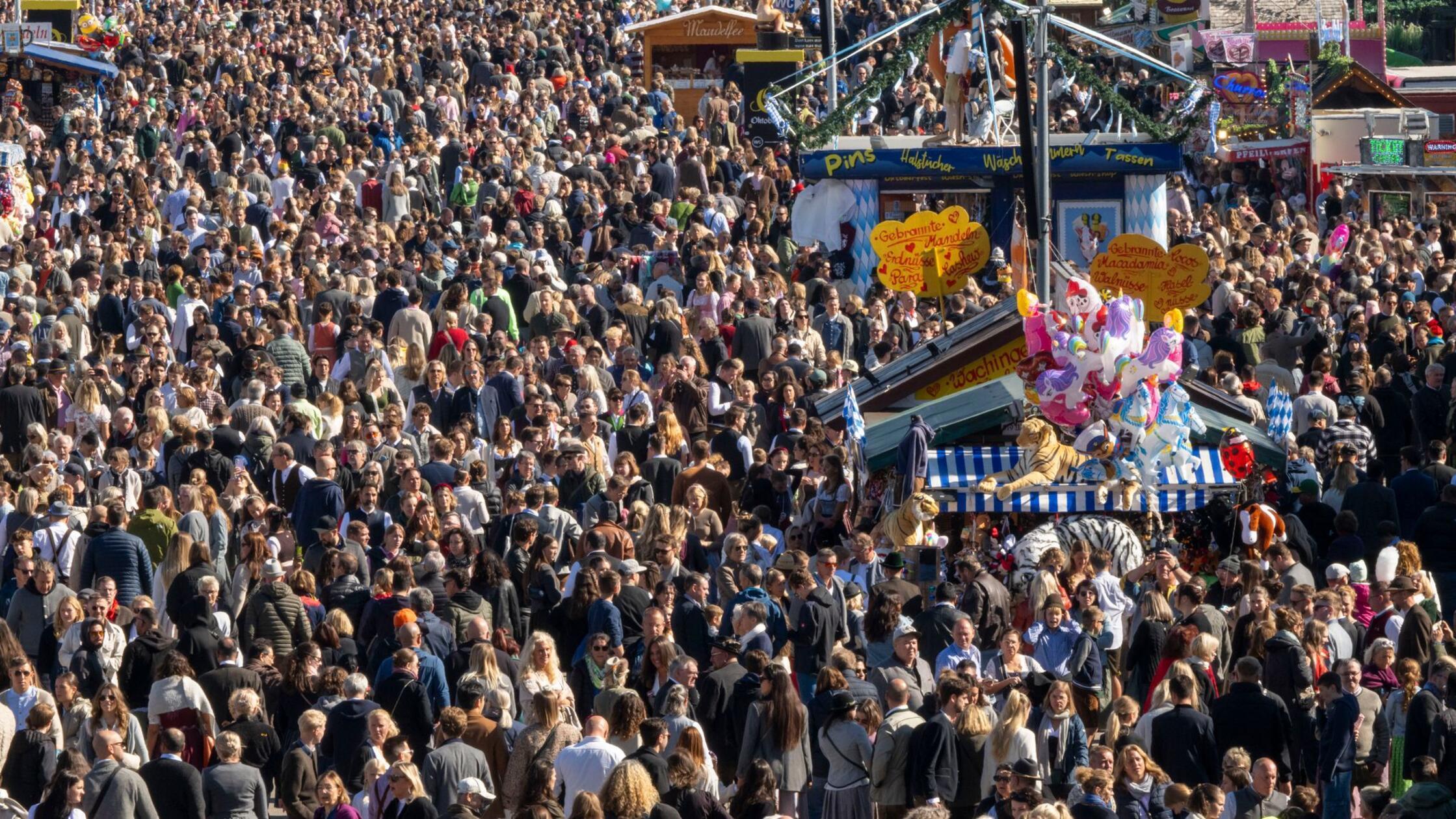 Einlassstopps, Sperrung, fast eine Massenpanik: „Eine Achterbahn-Wiesn“ geht zu Ende