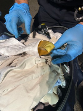 HZA-RO: Zollkontrollen bei Urlaubsrückkehrern / Schmuggelversuche aufgedeckt / Reisetipps vom Zoll für Ihre Herbstreise