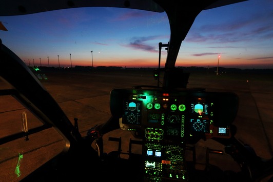 BPOLD 11: Ausbildungsflüge nach Einbruch der Dunkelheit über Sankt Augustin-Hangelar und der umliegenden Region