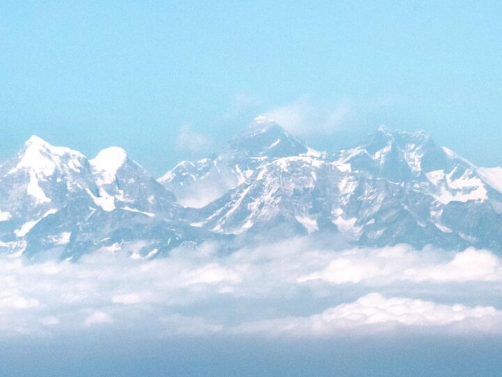 Mindestens 350 Touristen von Mount Everest gerettet