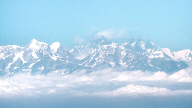 Mindestens 350 Touristen von Mount Everest gerettet