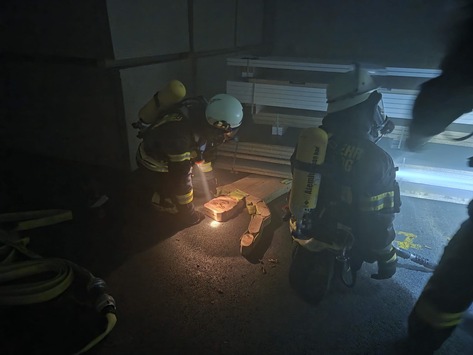 FW-AR: Löschzug Bruchhausen/Niedereimer trainiert Ernstfall mit Betriebsfeuerwehr